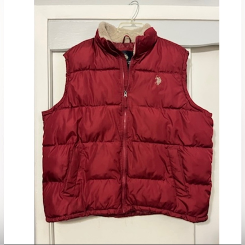 U.S. Polo Assn. Red
Sleeveless Jacket Size: XXL U.S. Polo Assr